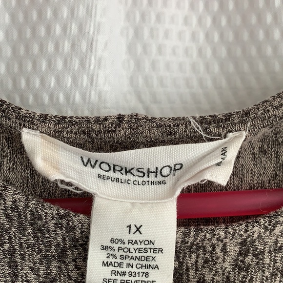 Quarter length sleeve top - Picture 2 of 3